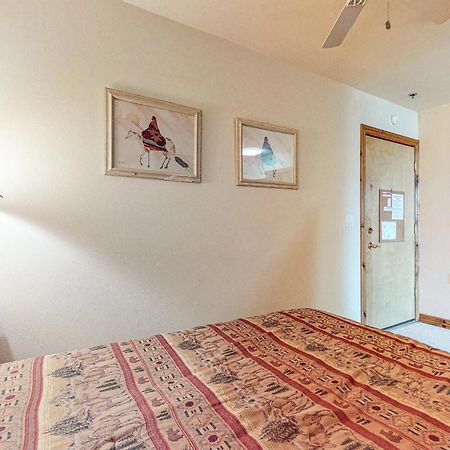 Dillon Commons Hotel ภายนอก รูปภาพ